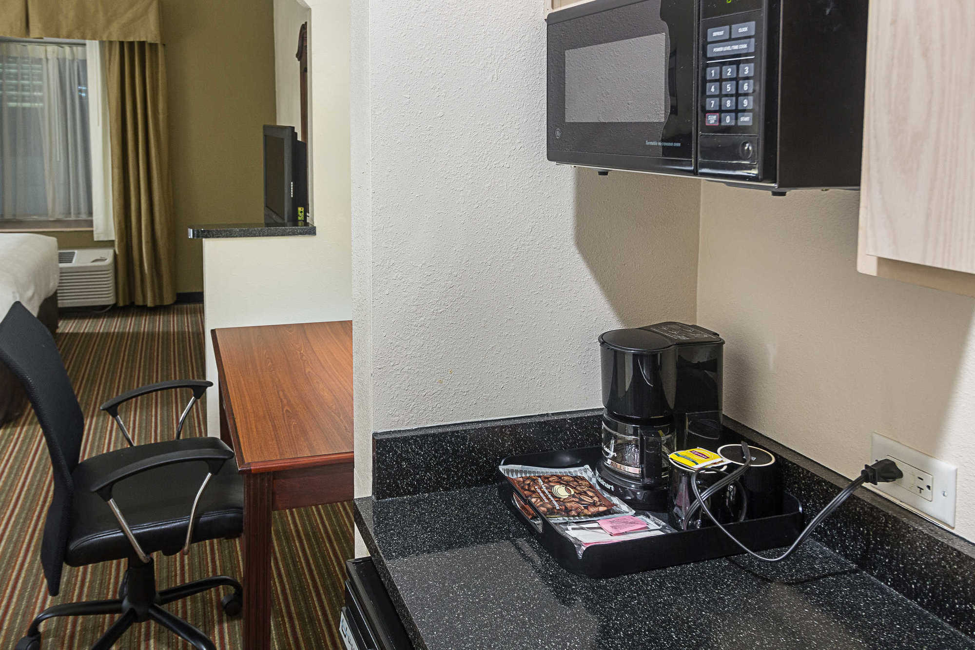 クオリティ イン アンド スイーツ ウェストチェイス ヒューストン 部屋 写真